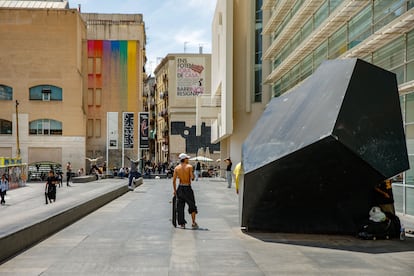 La plaça dels Àngels, davant del Macba, ha estat una de les principals fonts de debat sobre la transformació del barri dels últims anys