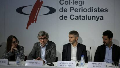 Els advocats defensors, durant la roda de premsa d'aquest divendres.