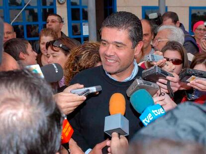 El alcalde de Mogán, José Francisco González, ayer tras quedar en libertad con cargos.