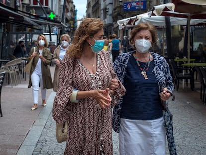 Two women wear face masks in a street in the center of Ourense.