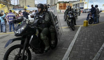 Agentes de la Guardia Nacional Venezolana, durante una protesta en Caracas el pasado 9 de febrero.