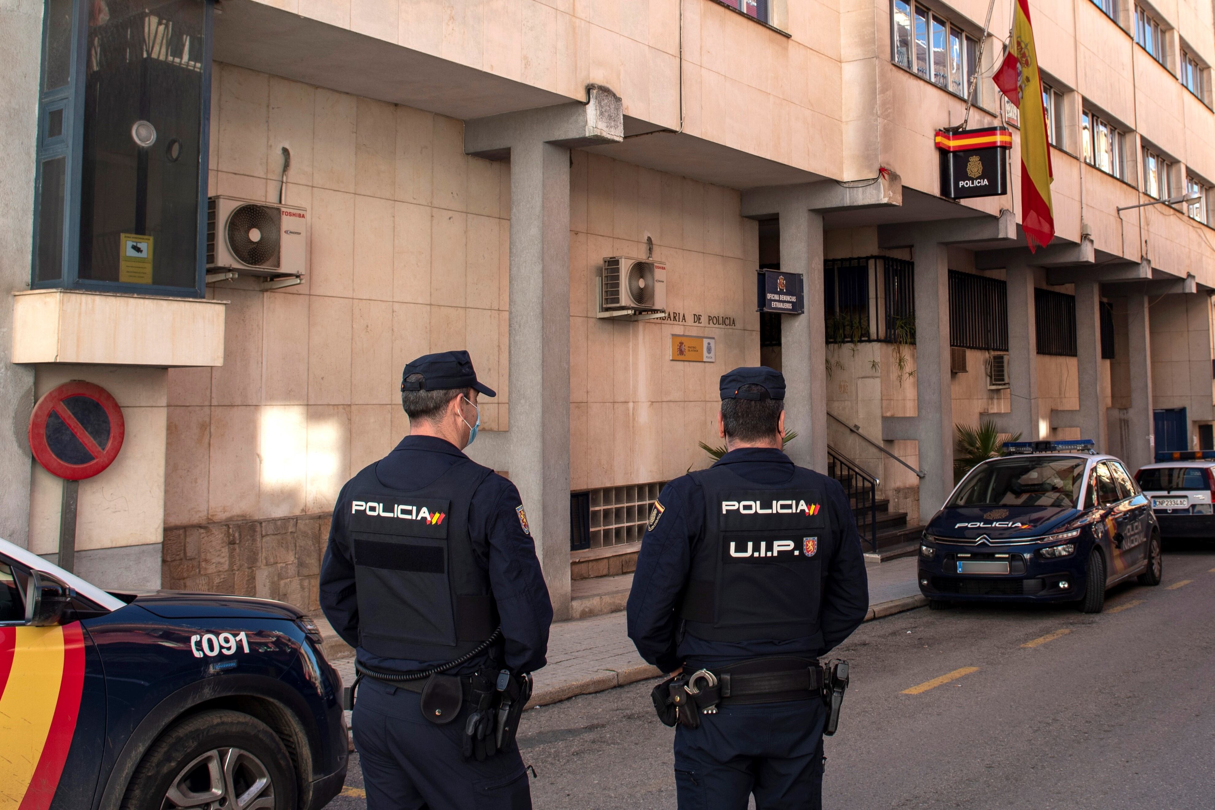 Detienen al padre del bebé que ha muerto tras quedarse encerrado dentro de un coche en Linares (Jaén)