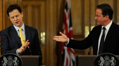 El primer ministro británico, David Cameron (derecha), y el viceprimer ministro, Nick Clegg, en 2010 en Londres.