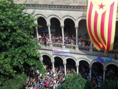 Estudiantes ocupan el edificio histórico de la Universidad de Barcelona