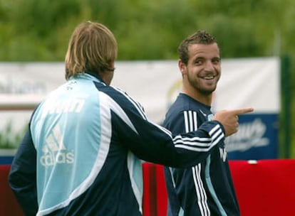 Soldado y Schuster hablan durante un entrenamiento