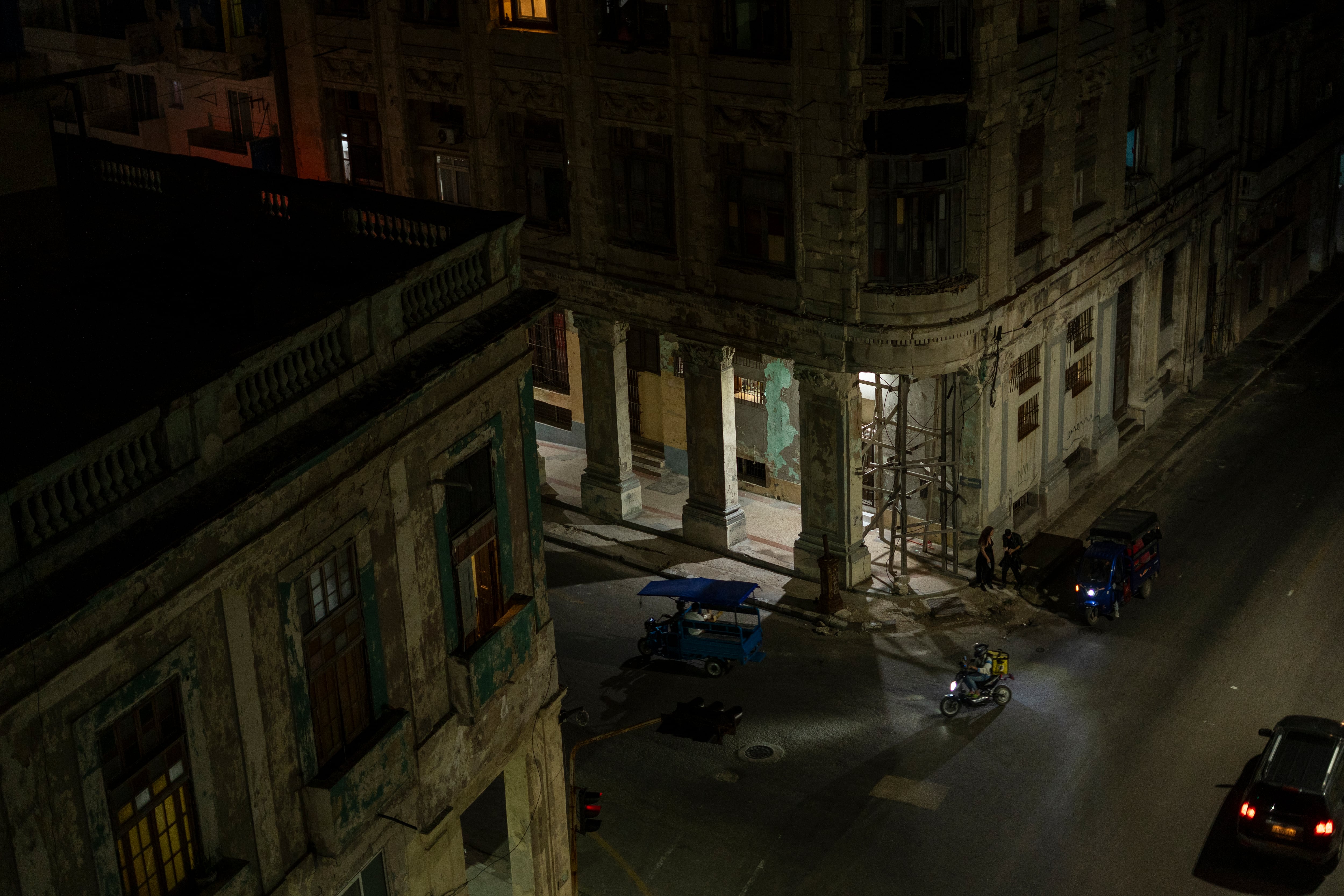 Edificios deteriorados en el centro de La Habana.