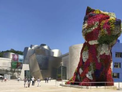 'Puppy', la obra de arte de Jeff Koons, en el Museo Guggenheim de Bilbao.