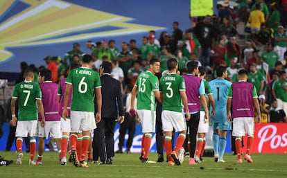 La salida de los mexicanos tras su eliminaci&oacute;n en la Copa Oro