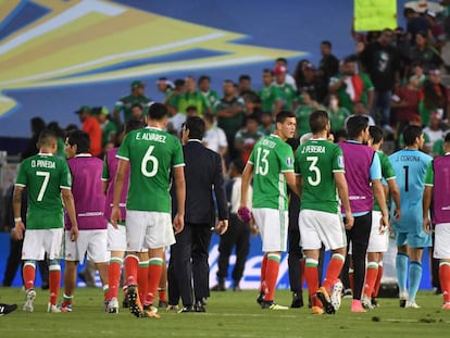 La salida de los mexicanos tras su eliminaci&oacute;n en la Copa Oro