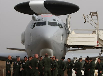 Un AWACS francés tras regresar de una misión de reconocimiento.