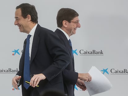 Gonzalo Gortazar, consejero delegado de Caixabank (a la izquierda) y Jose Ignacio Goirigolzarri, presidente, el pasado mes.