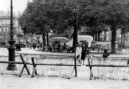 La plaza de Pey-Berland en Burdeos durante la ocupación alemana en 1942.