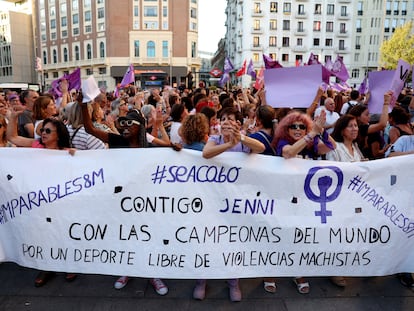 Manifestación feminista de apoyo a la jugadora de la selección femenina, el lunes en la plaza de Callao de Madrid.