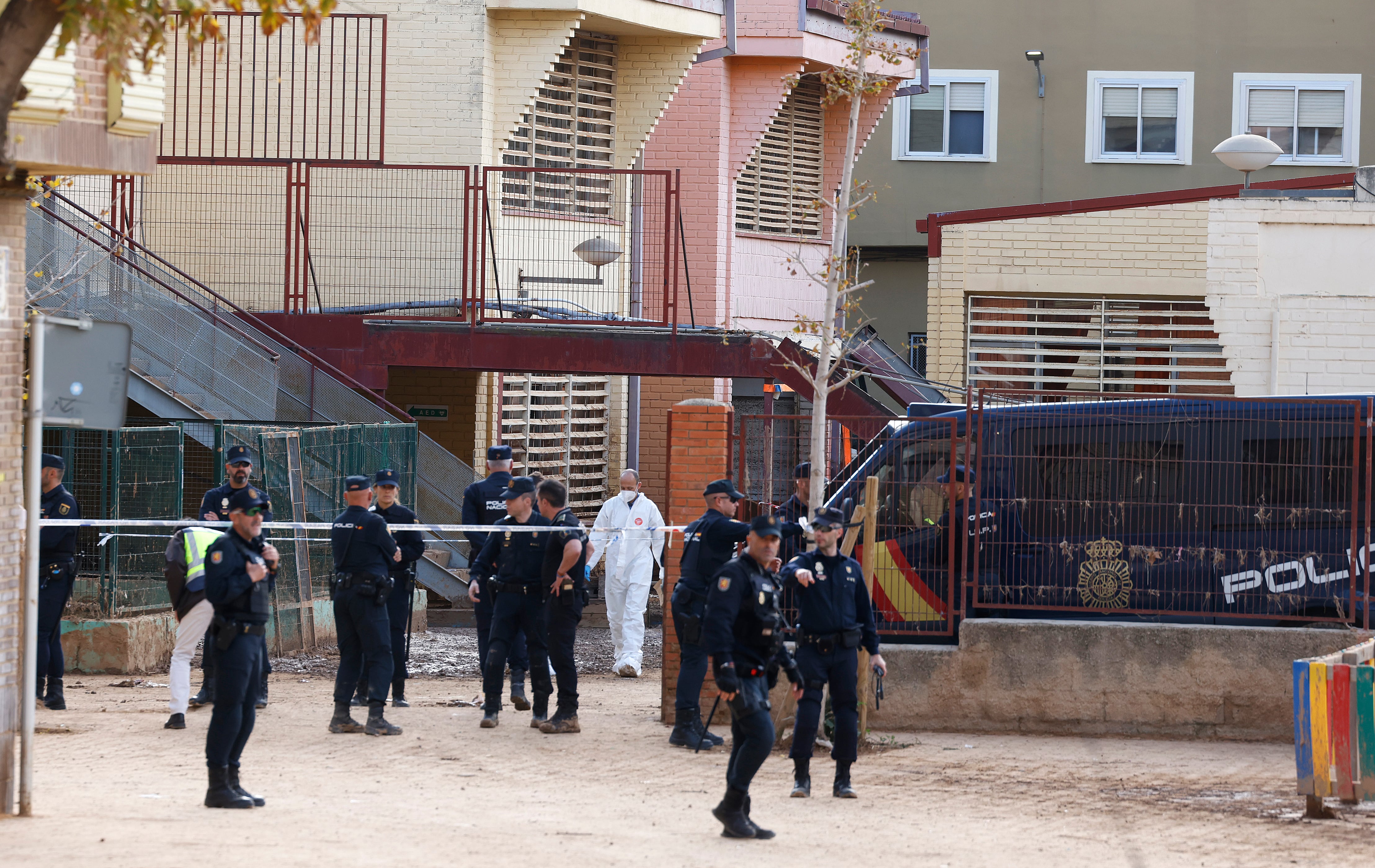 ​Muere un hombre al derrumbarse el techo de un colegio afectado por la dana en Valencia