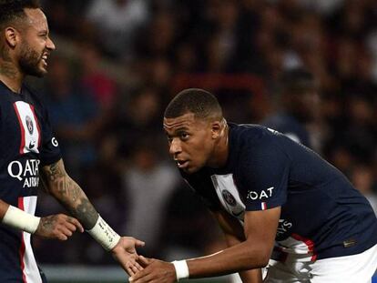 Neymar y Mbappé, futbolistas del PSG francés.