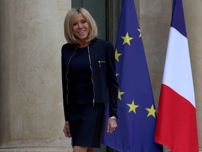 Brigitte Macron, primera dama de Francia, ayer en el palacio del El&iacute;seo.