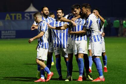 Los jugadores del Atlético Baleares celebran uno de los goles al Getafe (5-0).