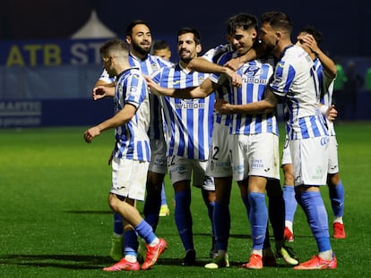 Los jugadores del Atlético Baleares celebran uno de los goles al Getafe (5-0).