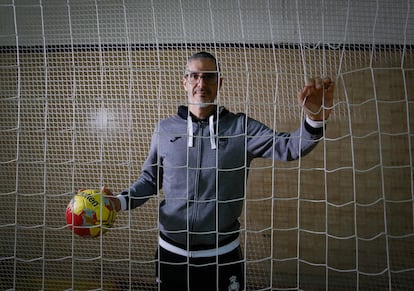 El entrenador de la selección femenina de balonmano, José Ignacio Prades, en el CAR de Madrid.