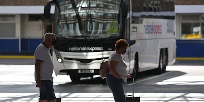 Autobuses de National Express en la estación de Victoria (Londres).