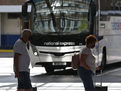 Autobuses de National Express en la estación de Victoria (Londres).