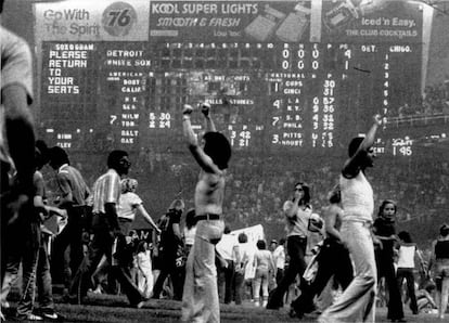 Fans fuera de control en la Disco Demolition Night, celebrada en Comiskey Park, en Chicago, el 12 de julio de 1979.