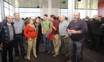 Varios de los asistentes a la asamblea que UAGA celebró en Vitoria.