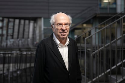 El médico Jordi Camí, presidente del Comité Español de Ética de la Investigación, en el Parque de Investigación Biomédica de Barcelona.