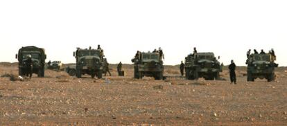Camiones del Ejército marroquí circundan el campamento de protesta saharaui.