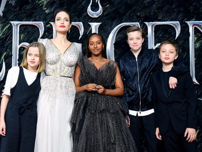 Angelina Jolie con cuatro de sus seis hijos, Vivienne, Zahara, John y Knox, en el estreno de 'Maléfica II' en Londres en octubre de 2019.