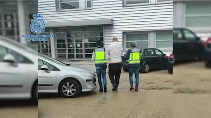 Imagen de un momento del traslado del detenido a dependencias policiales de Valladolid.