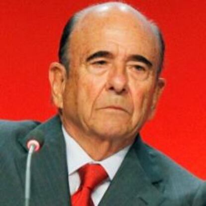 El presidente del Banco Santander, Emilio Botín da comienzo con un toque de campana a la Junta General del Grupo Santander