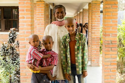 El hospital de Lalgadh también organiza campañas de concienciación y teatro callejero para informar a las familias de la zona. Los principales estigmas de la lepra, pese a ser una enfermedad tan antigua, están ligados a la falta de conocimiento de la misma.