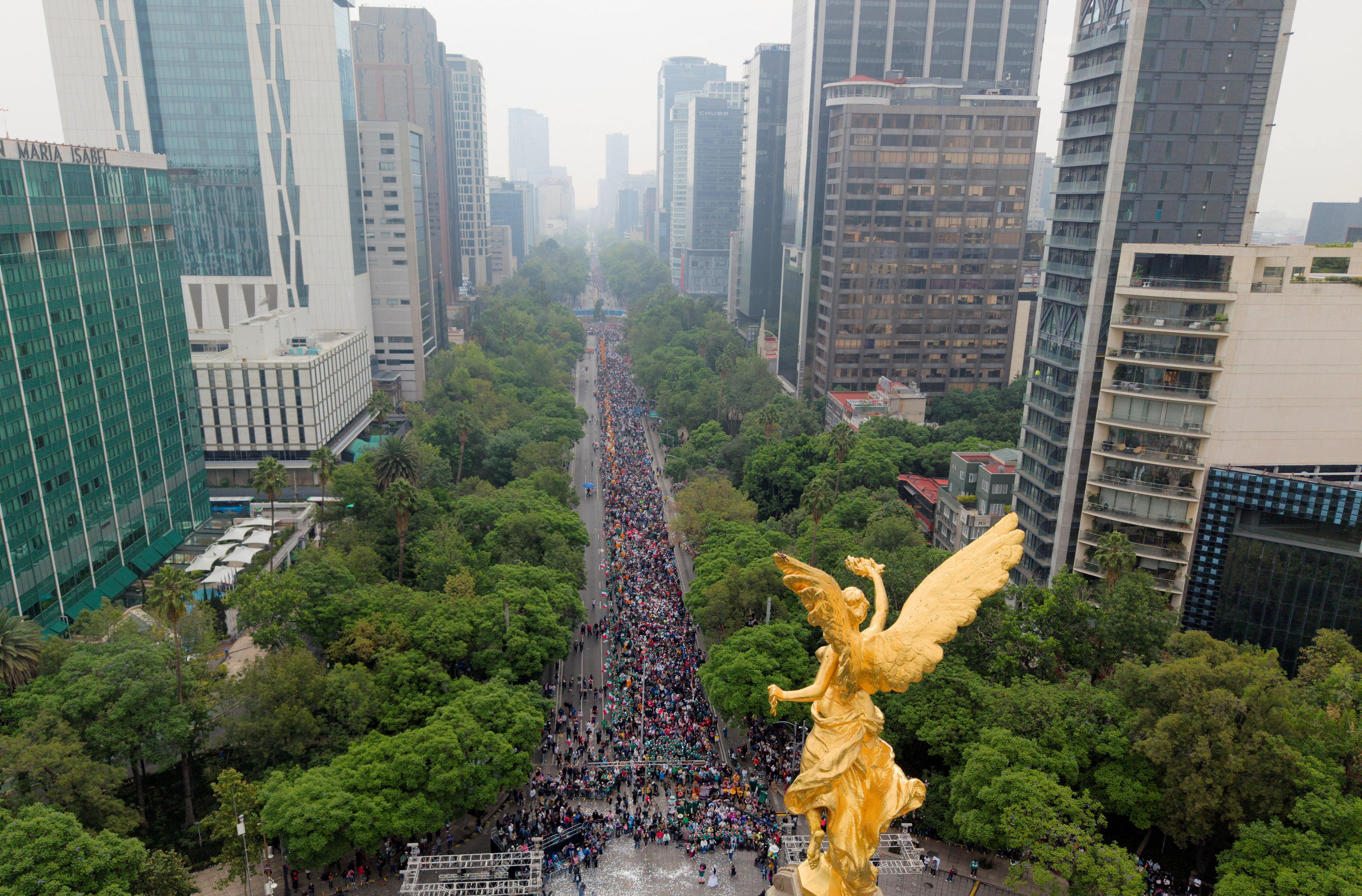 Ciudad de México realiza la ola más grande del mundo