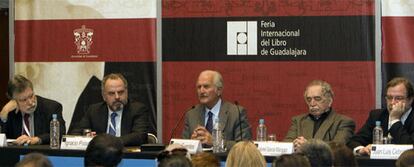 De izquierda a derecha, Joaquín Estefanía, Ignacio Polanco, Carlos Fuentes, Gabriel García Márquez y Juan Luis Cebrián