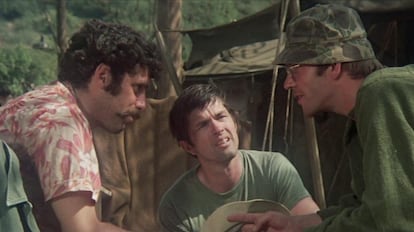 Tom Skerritt, Donald Sutherland y Elliott Gould, en 'MASH' (1970), de Robert Altman.