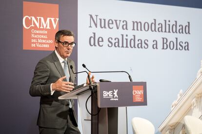 El presidente de la CNMV, Carlos San Basilio, durante la presentación de la nueva modalidad de salidas a Bolsa, a 21 de mayo de 2025, en Madrid (España).