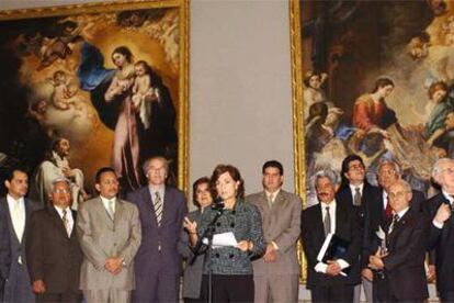 Carmen Calvo leyó ayer en el Museo del Prado la declaración final firmada por los ministros de Cultura de 19 países de habla hispana tras la reunión del comité de honor de la Comisión del IV Centenario del <i>Quijote</i>.