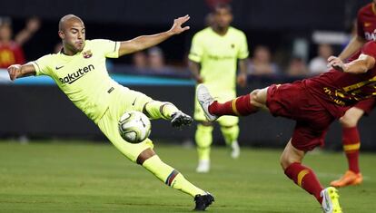 Rafinha remata para lograr el primer gol azulgrana.