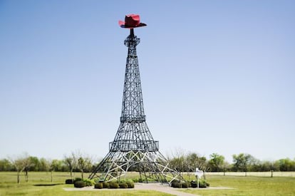 Inspirada en la de Eiffel, la torre del París de Texas lleva sombrero de 'cowboy'.