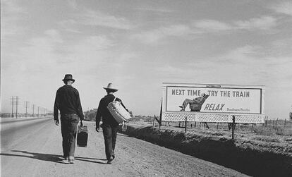 Dos trotamundos, vistos por la fotógrafa americana Dorothea Lange.