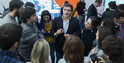 Albert Rivera conversa con periodistas, tras la ejecutiva de Ciudadanos del pasado lunes.