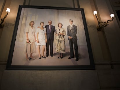 El retrato realizado por Antonio López entre 1994-2014, que recibe al público de Palacio Real, en el en el Salón de Alabarderos.