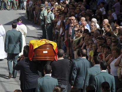 Los tres españoles asesinados el miércoles en Afganistán fueron despedidos ayer: el capitán José María Galera, en Tarazona de La Mancha,; el alférez Abraham Leoncio Bravo, en Aranda de Duero (Burgos); y el intérprete Ataollah Taefik Alili, en el auditorio de Cuarte de Huerva (Zaragoza).