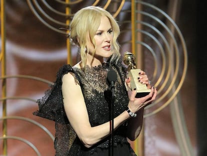 Nicole Kidman recoge su Globo de Oro en la ceremonia de 2018.