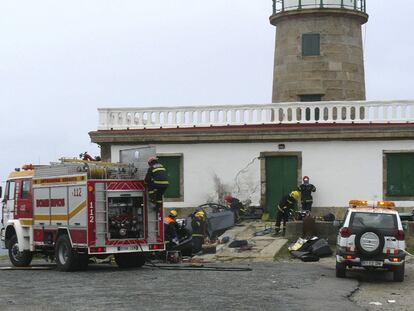 Muere al empotrar su coche contra el faro de Corrubedo