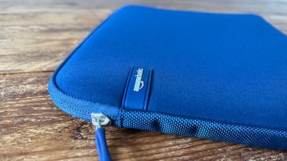 La funda para portátiles Amazon Basics tiene una resistencia más limitada a golpes y salpicaduras.