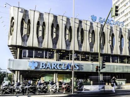 Barclays vende su sede en Colón por 50 millones