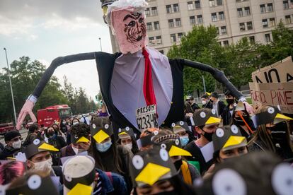 Manifestación en Santiago de Chile contra el presidente Sebastián Pinera por su implicación en los ‘Papeles de Pandora’.