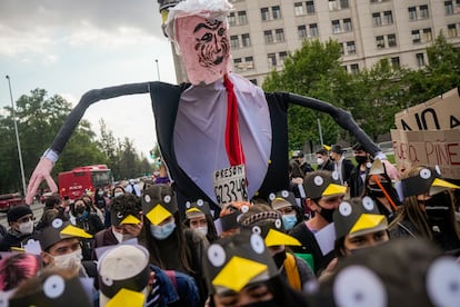 Manifestación en Santiago de Chile contra el presidente Sebastián Pinera por su implicación en los ‘Papeles de Pandora’.